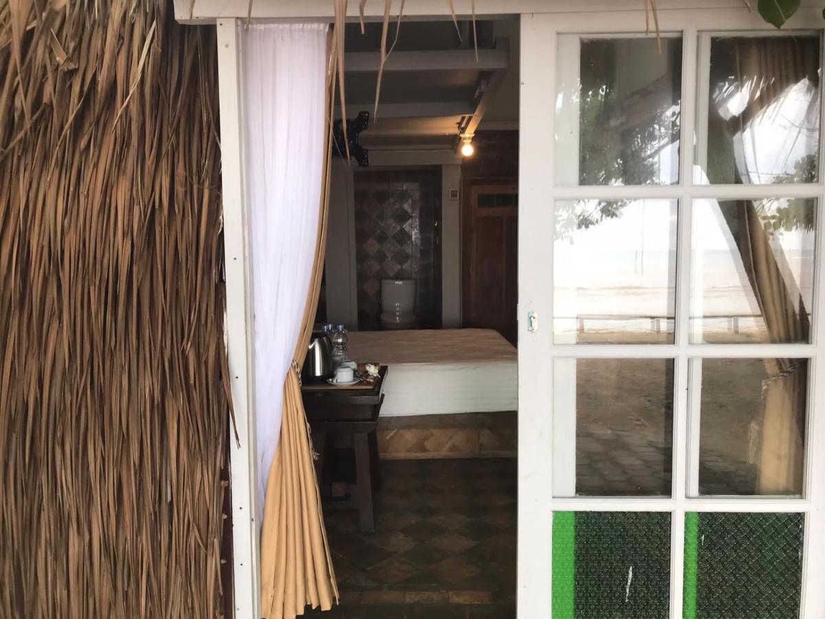 Villa Isabella Putri B&B Jepara Exterior photo