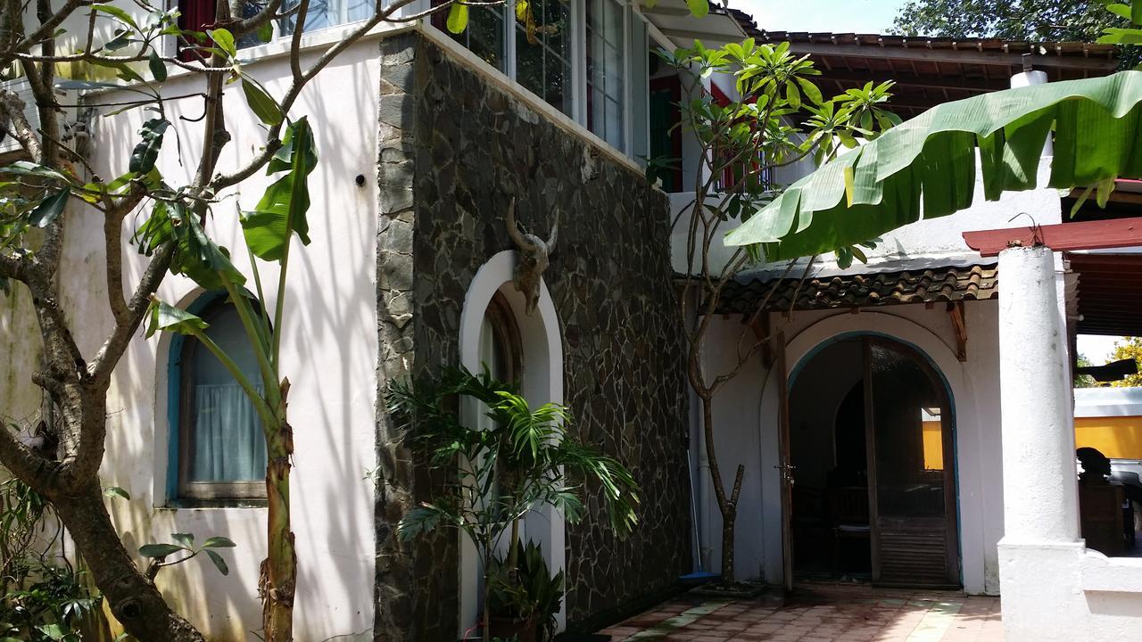 Villa Isabella Putri B&B Jepara Exterior photo