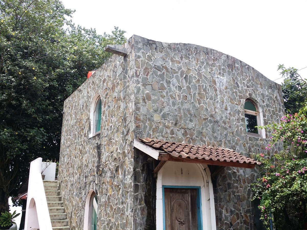 Villa Isabella Putri B&B Jepara Exterior photo