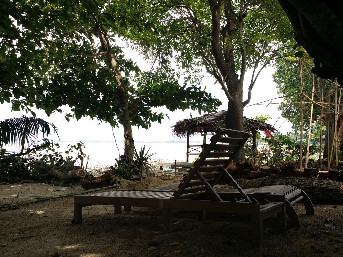 Villa Isabella Putri B&B Jepara Exterior photo