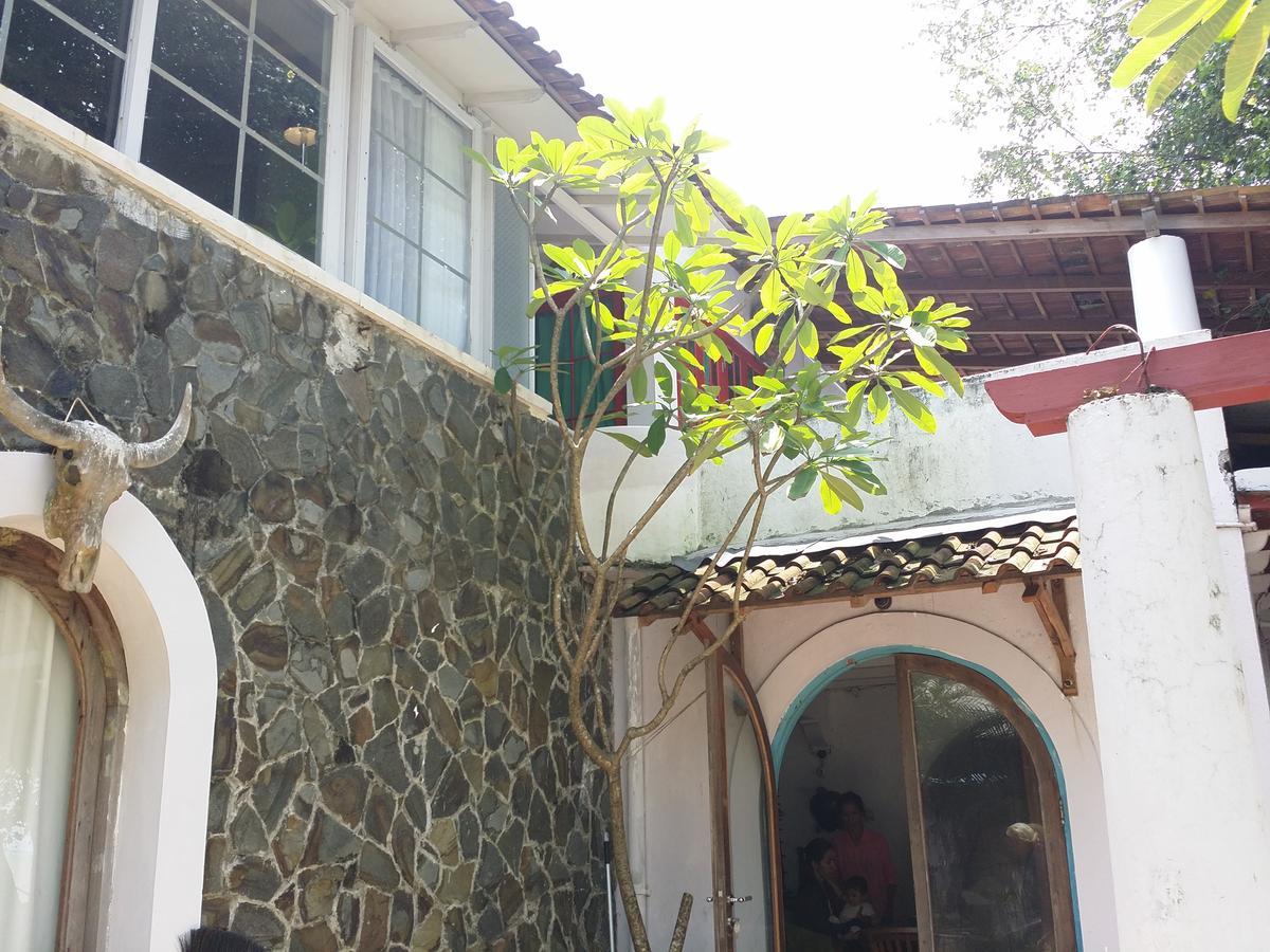 Villa Isabella Putri B&B Jepara Exterior photo