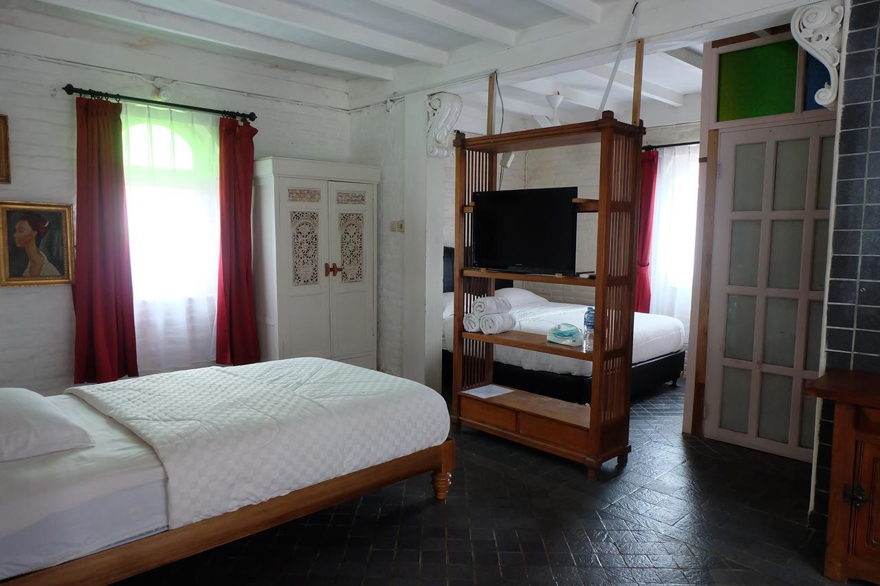 Villa Isabella Putri B&B Jepara Exterior photo