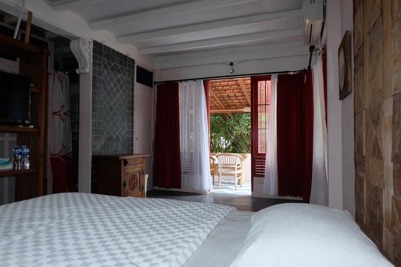 Villa Isabella Putri B&B Jepara Exterior photo