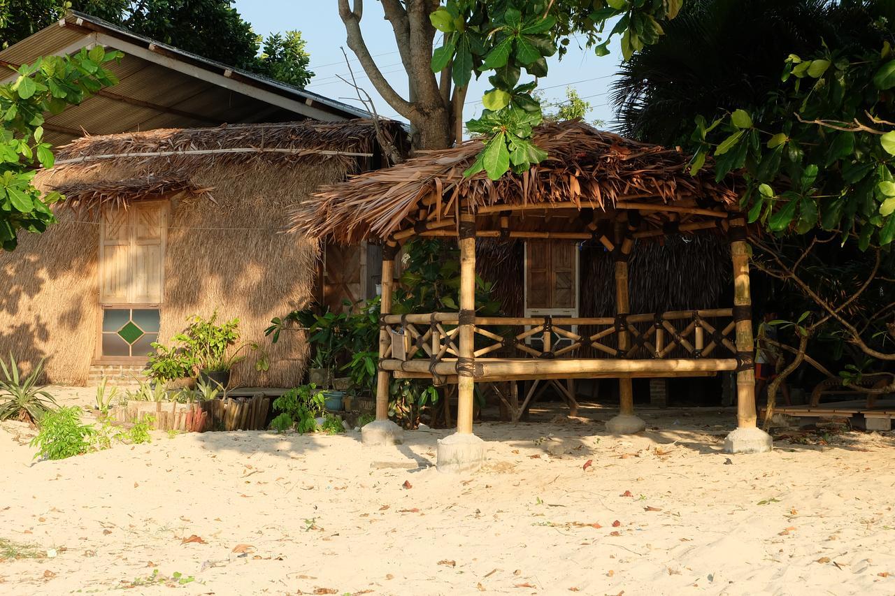 Villa Isabella Putri B&B Jepara Exterior photo