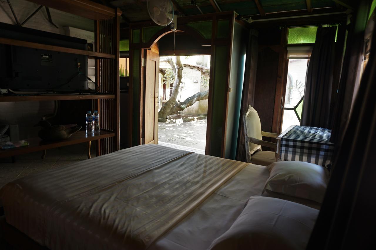 Villa Isabella Putri B&B Jepara Exterior photo